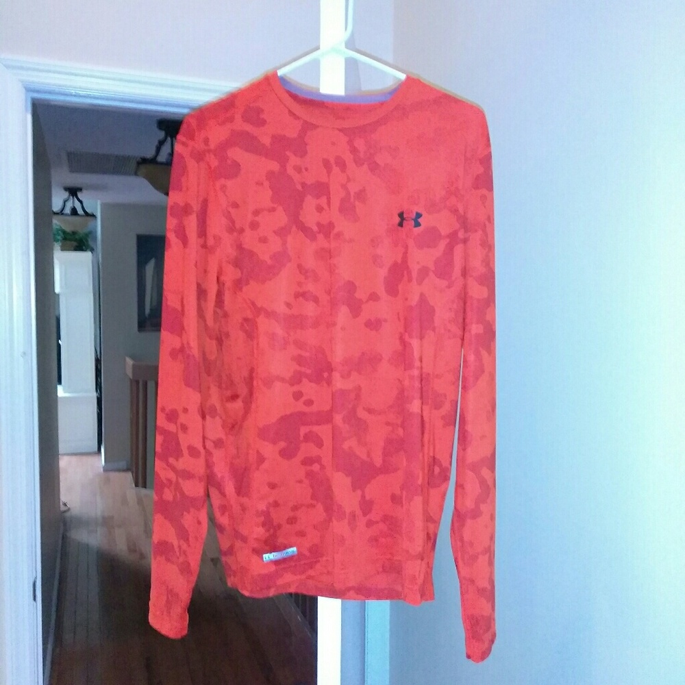 A Mens long sleeve Under Armour shirt